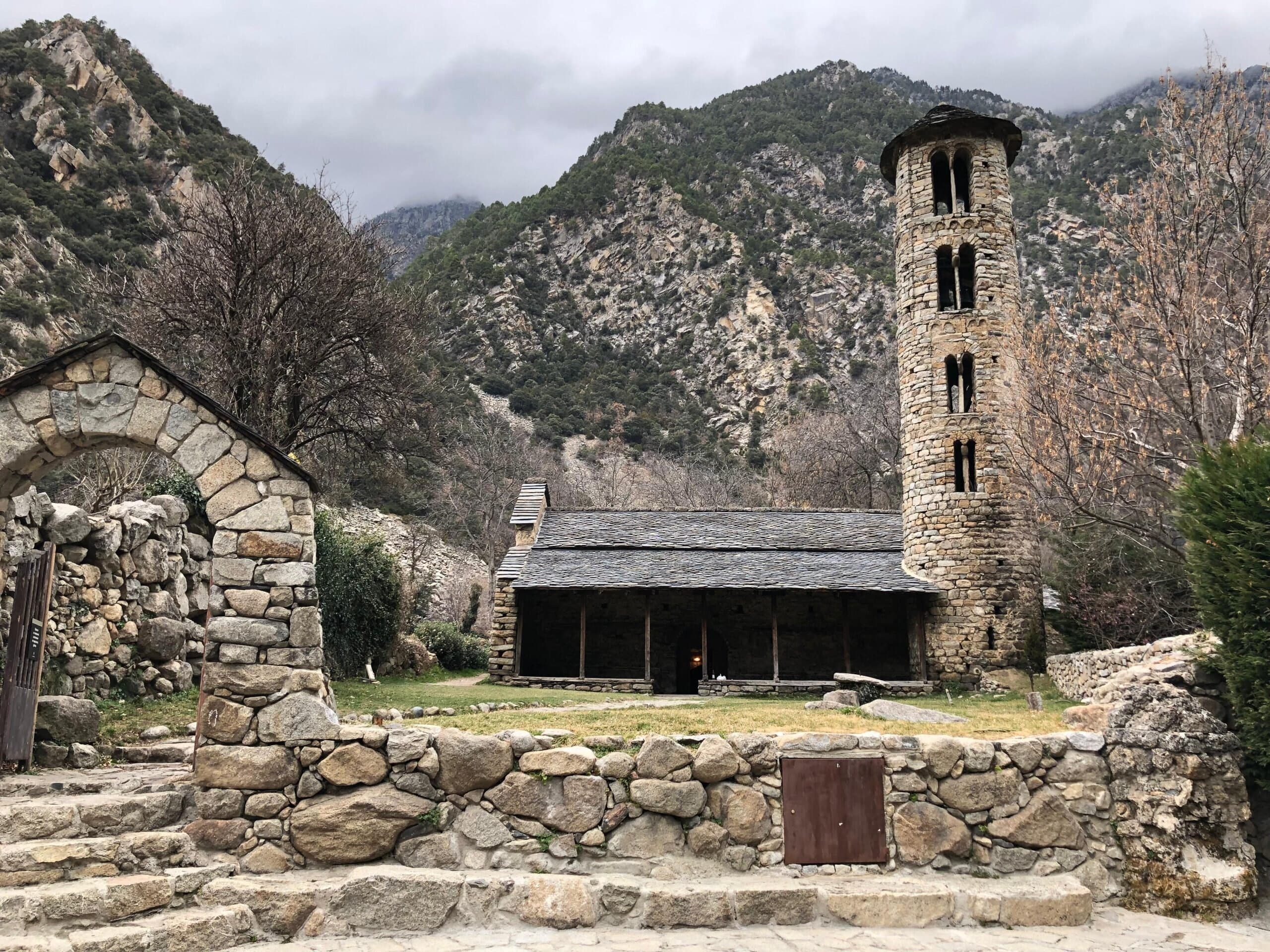 Passer la nuit en van aménagé ou camping-car en Andorre : ce qu'il faut savoir en 2025