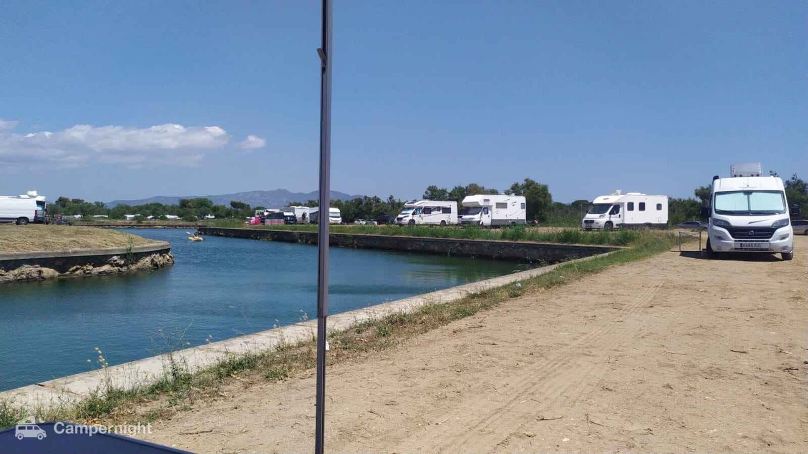 How to Find the Best Beach Overnight Spots for Campervans
